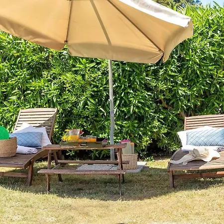 Villa Con Piscina E Giardino
