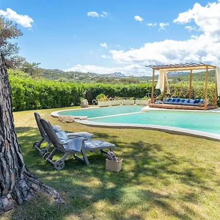 Con Piscina E Giardino Villa